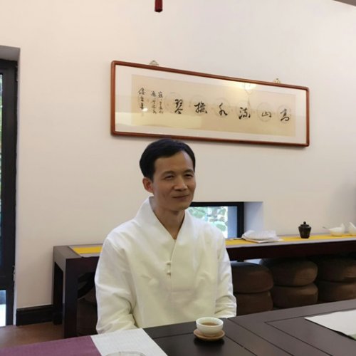 張?jiān)葡蠋? onerror=